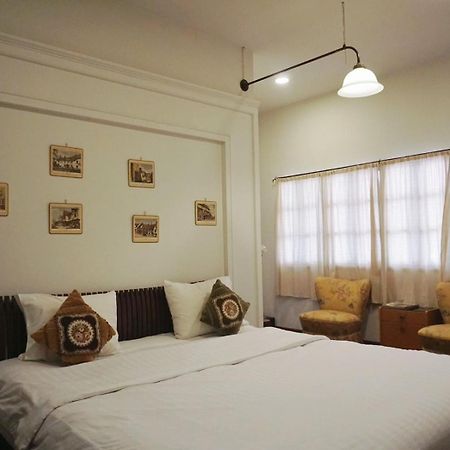 Manee Guesthouse And Record บ้านมานี Chiang Mai Buitenkant foto